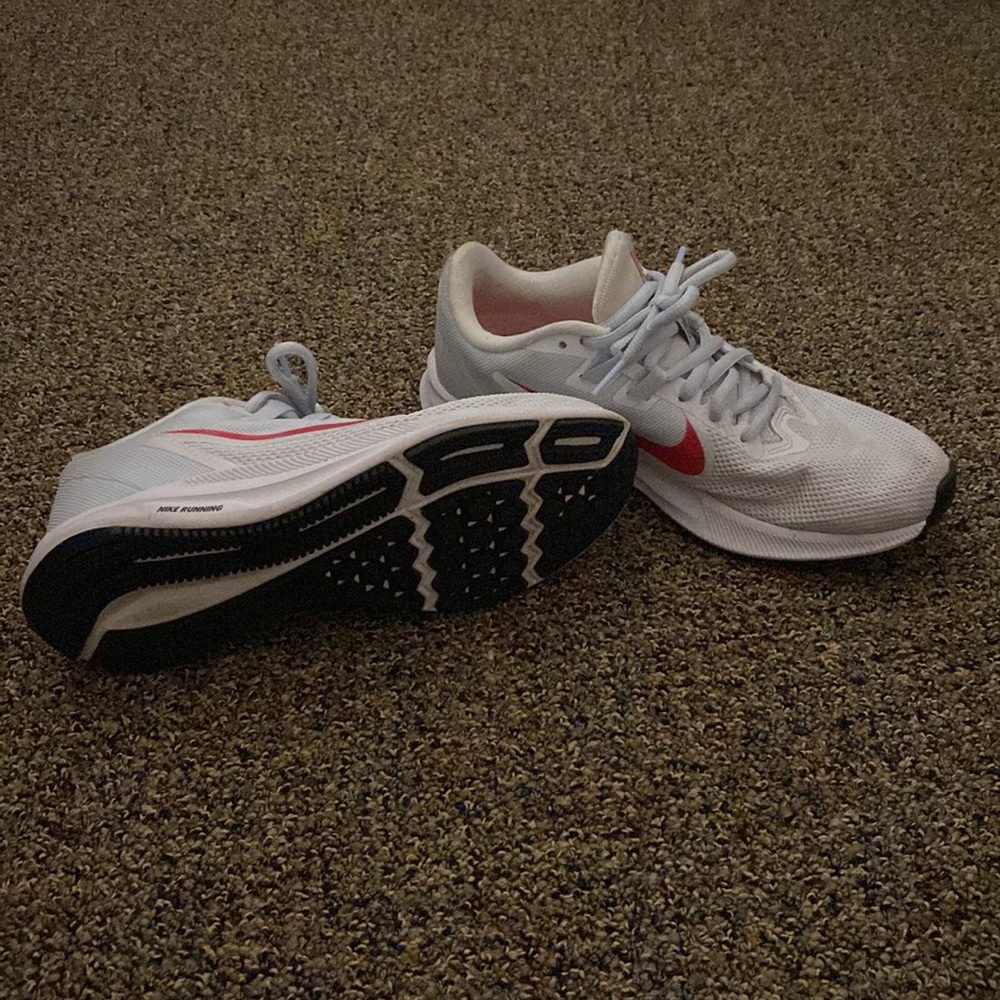 Nike Downshifter white blue running shoes Women’s Size 8 - Picture 5 of 5